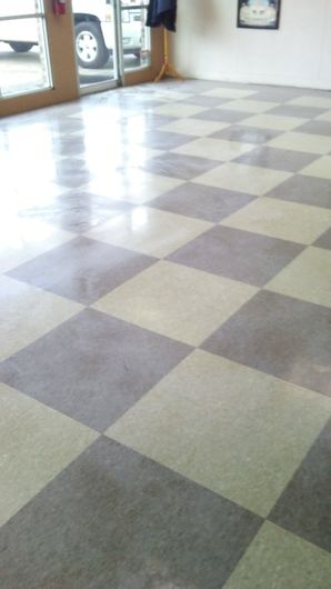Before & After Floor Waxing in Hattiesburg, MS (2)